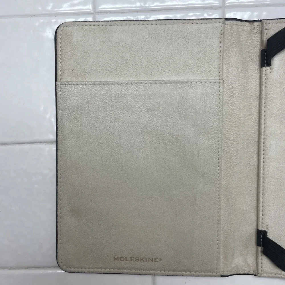 moleskine kindle cover and space for notepad color black